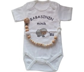 Resim PremiumPort Minik Kuzusu Baskılı Badi ve Isimli Emzik Askısı Hediye Seti 