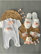 Resim Petite Ponpon Baby Yenidoğan Bebek Hediye Lohusa Terlikli Tulum Set 