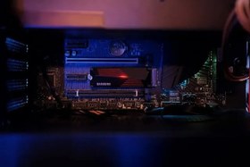 Resim 990 PRO M.2 SSD MZ-V9P2T0CW 4TB 