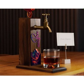 Resim Bk Gift Kişiye Özel Kabartma İsimli Manzara Tasarımlı Musluklu Ahşap Viski Standı-5 Viski Çeşmesi, Doğum Günü Hediyesi, İçki Dispenseri Kobitmeyen1378 