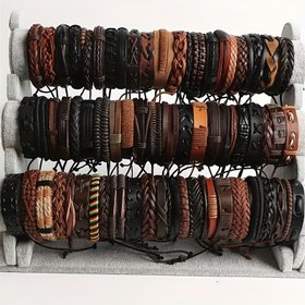 Resim 20 Adet Vintage PU Deri Bilezikler, Rastgele Karışık 20 Manşet Bileklik Seti, Mod Partileri İçin En İyi Hediye 