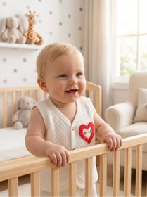 Resim muvina Unisex Bebek Beyaz Kapitoneli Tek Kat Figürlü Pamuklu Yelek Kırmızı Kalpli 