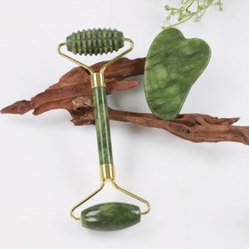 Resim 2'li Set Doğal Xiuyan Yeşil Masaj Aletleri ve Gua Sha Tahtası - Yüz ve Vücut Bakımı için Doğal Taşlardan Üretilmiş Evrensel Masaj Aletleri. Cilt Gevşemesi için Yeniden Kullanılabilir Manuel Masaj Aleti, Hem Erkekler Hem de Kadınlar için Kendi Kendine Bakım Hediyesi Olarak Mükemmel, Masaj için Yeşil Taş, Taş Gua Sha, Sakal için Derma Roller, Sakal için Roller, Gua Sha Yüz, Yüz Masaj Aleti, Doğal Taş Orijinal, Masaj Rolleri, Yüz Rolleri, Yüz Masaj Aleti, Cilt Bakımı, Roller Yüz, Cilt Bakımı 