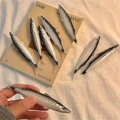 Resim 1 adet Sevimli Okyanus Balığı Kalem - 0.5mm Klik-Off Kap, Orta Nokta, Taşınabilir ve Eğlenceli Siyah Nötr Kalem Gerçekçi Balık Tasarımı ile - Öğrenciler, Sınıf Odaları ve Ofis Kullanımı için İdeal, Sınıf Kırtasiye | Eğlenceli Tasarım | Dayanıklı Plastik 