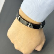 Resim Erkekler için Ayarlanabilir Silikon Bileklik - Çift Siyah Charmlı, Şık Minimalist Tasarım, Dayanıklı Günlük Takı Hediyesi, Gündelik ve Resmi Kıyafetler İçin, Modern Tarz, Yüksek Kaliteli Unisex Bilezik 