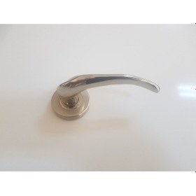 Resim Çelik Kapı Kolu Rozetli Prinç Sultan Nikel Saten Sağ 