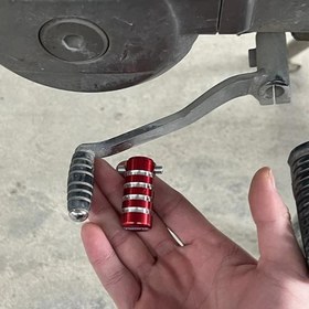 Resim CNC Motosiklet Vites Değiştirme Kolu Ayak Ped - Alüminyum Alaşımlı Parlatılmış Bitiş, Ergonomik Tasarım için Artan Kontrol ve Konfor, Çoğu Motosiklet için Uygun, Motosiklet Vites Değiştiricileri, Şık Metalik Bitiş, Dayanıklı Yapı 
