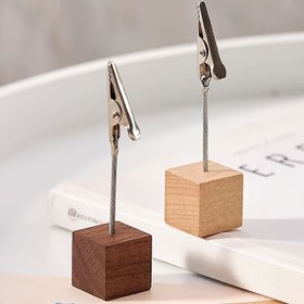 Resim 12 Adet Sağlam Ceviz Ağacı Klips - Ofis, Kafe, Düğün Masa Tutucuları - Fiyat Etiketleri, Fotoğraflar, İsim Levhaları, Masa Organizatörleri İçin - Ev ve İş Kullanımı için Şık Kahverengi Ahşap Klipsler, Metal Tasarım Timsah Klips 