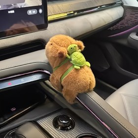Resim TINICOOCAT Kawaii Capybara Peluş Bebek Yeşil Timsah Sırt Çantası ile - 17.78cm Yumuşak Hayvan Araba Dekoru, Çoğu Araç İçin Uygun, Sürücüler ve Yolcular İçin Sevimli İç Aksesuar, Araç İç Aksesuarı, Oyun Sever Tasarım, Dayanıklı Dikiş 