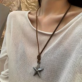 Resim 1 Adet Vintage Yıldız Kolye - Kadınlar için Minimalist Uzun Katmanlı Zincir, Günlük ve Resmi Kıyafetler için Dayanıklı Metal Takı, Her Mevsim İçin Çok Yönlü Aksesuar, Retro Tarzı, Dokulu Yüzeyli 