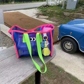 Resim Tül Detaylı Pembe ve Mavi Plaj Çantası - Delikli Tasarım, Dayanıklı Polyester, Seyahat, Plaj veya Havuz Kenarı Gereksinimleri için Geniş İç Mekan, Plaj Çantası 