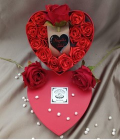 Resim İnci Mode Hoşgeldin Bebek 12+1 Çiçekli Kalpli Kutu Hediyelik Çiçek Kutusu Kırmızı Doğum Hediyesi Beb 