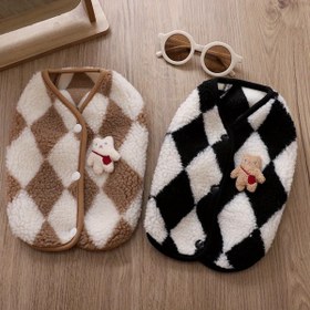 Resim Küçük ırklar için peluş ayı detaylı sıcak kış evcil hayvan ceketi olan düğmeli örme polyester köpek ceketi 