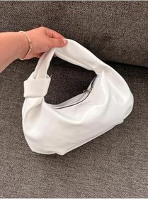 Resim Şık ve Kullanışlı Siyah Kadın Kol Çantası Günlük ve Özel Günler İçin İdeal 