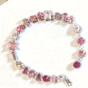 Resim 1 adet Zarif Kadın Pembe Taşlı Bileklik - Parlayan Yığınlanabilir Takı, - Kaplamalı Kristaller, Günlük Giyim ve Özel Günler için Uygun, Sevgililer Günü Hediyesi, Yıl Boyu Lüks Aksesuar, Çiftler için Bileklikler, Romantik Hediye, Sophistike Stil, Taşlı Süslemeler, Şık Bileklik, Moda Severler, Parti Aksesuarı, Tatlı Stil, Yüksek Kaliteli Taşlar, Moda Bileklik, Moda Bilinçli Kadınlar 