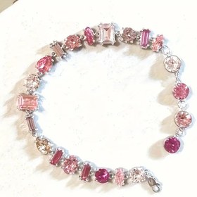 Resim 1 adet Zarif Kadın Pembe Taşlı Bileklik - Parlayan Yığınlanabilir Takı, - Kaplamalı Kristaller, Günlük Giyim ve Özel Günler için Uygun, Sevgililer Günü Hediyesi, Yıl Boyu Lüks Aksesuar, Çiftler için Bileklikler, Romantik Hediye, Sophistike Stil, Taşlı Süslemeler, Şık Bileklik, Moda Severler, Parti Aksesuarı, Tatlı Stil, Yüksek Kaliteli Taşlar, Moda Bileklik, Moda Bilinçli Kadınlar 