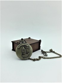 Resim hediyesahibi Retro Tasarımlı Quartz Kız Kulesi Kabartmalı Zincirli Köstekli Cep Saati 