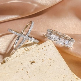 Resim 2 adet Zarif İki Parçalı Takı Seti, Yansıtıcı Sentetik Zirkonya Yüzükler, Yığın Stili ile Günlük Seyahat ve Partilerde Kolayca İşlenebilir, Bayram Günü İçin İdeal Bir Hediye. 