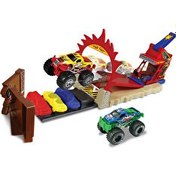 Resim Express Wheels Monster Truck Aksiyon Oyun Seti 12 Parça 