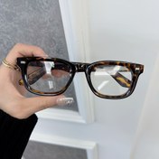 Resim 1 Adet Vintage Kare Çerçeve Gözlük - Şeffaf Lens, Unisex Minimalist Metal Menteşeli, Hafif Günlük Moda Aksesuarı Kadın ve Erkek için Kaplumbağa Desenli Tam Çerçeve Tasarım 