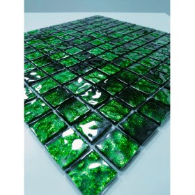 Resim MozaiKristaL Mutfak Tezgah Alnı ve Iç Mekan Dekorasyonları Için Desenli yüzey Kristal Cam Mozaik. Renk: Yeşil sim-Siyah Efekti. Cam Ölçüsü: 23x23x4 mm. File Ölçüsü: 30x30 cm. ( 1 m2 fiyatıdır ) 