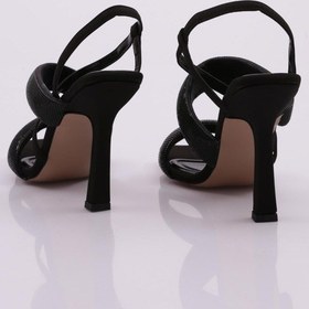 Resim Dgn 2032 Kadin Sirali Kalin Sirali Ve Çapraz Bantli Silver Taşli Topuklu Sandalet 2032-2219-R14456 Siyah 