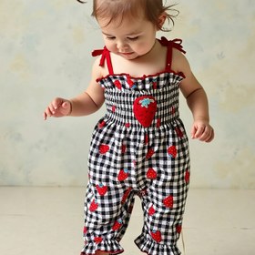 Resim Yumurta Desenli Kırmızı Çilek Detaylı Yeleksiz Bebek Kız Tulumu - Siyah ve Beyaz Gingham Çizgili, Hafif Kumaş, Bahar/Yaz Rahat Giyim İçin Mükemmel, Bebek Kız Giysileri, Bahar Bebek Giyimleri, Eğlenceli Bebek Kıyafeti, Yumuşak Bebek Giyimleri, Dış Mekanlar İçin Mükemmel 