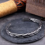 Resim Bu muhteşem vintage erkek bileziği, Thailande el yapımı olarak üretilmiştir. Benzersiz kızartılmış hamur twists, dokuma deseninde bir araya gelir. 