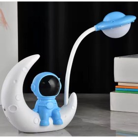 Resim Coverzone Ayda Oturan Astronot Tasarımlı Masa Ve Gece Lambası Dekoratif Hediyelik Çalışma Ve Çocuk Odası 