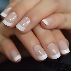 Resim 24 Adet Fransız Uçlu Pres-On Tırnak Seti, Parlak Çıplak ve Beyaz, Kısa Kare Akrilik Sahte Tırnaklar ile Jöle Yapışkanlı, Kolay Uygulama, Oval Şekil, Ofis ve Casual Giyim için Mükemmel 