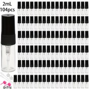 Resim 104'lü toptan paket, 2ml, 3ml ve 5ml boyutlarında yüksek kaliteli şeffaf cam parfüm şişeleri siyah atomizerli. Cilt bakımı ve parfümler için ultra ince sisli yeniden doldurulabilir cam sprey şişeler, seyahat eşyaları veya örnek denemeler için ideal. Ücretsiz ayırma aleti dahil 