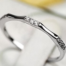 Resim Şık Basit Tarz Kadınlar için Mikro Pave Sentetik Zirkonya, Nisan Doğum Taşı, Bakır Bant, Günlük Giyim ve Düğün Nişanı için Mükemmel, Tüm Mevsimler için Takı Hediyesi 