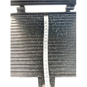 Resim Sağlam Ocak Üstü Döküm Tost Makinesi, Geniş Boyut, Şık Siyah Tasarım 