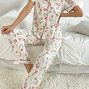 Resim Kadınlar için kontrast cepli çiçekli 2 parçalı pijama. Rahat kısa kollu üst ve elastik bel pantolon 