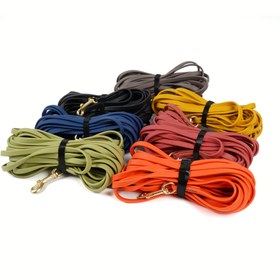 Resim Su geçirmez, aşınmaya dayanıklı ve kolay temizlenebilir köpek tasması - Köpeğinizin geri çağırma hafızasını eğitmek için harika bir yardımcı. Ürün çeşitli uzunluklarda mevcuttur: 152,4 cm, 3,05 metre, 6,1 metre ve 9,14 metre; sevgili dostunuzuza hem oyun zamanlarında,hem de güvenle yanınızda kalabilmesi imkanı sunar 