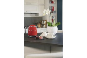 Resim Özbience Kırmızı Mini Kettle, Şık ve Pratik 50's Style Tasarım 