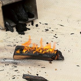 Resim 1 adet Ateş Ocak Matı, Ateş Geçirmez Ocak Izgara Matları Battaniye Ahşap Deck İzolasyonu için, Kamp BBQ Sıcaklık Dayanıklı Halı Aksesuarları Dış Mekan İç Mekan Çim Koruma için, Fiberglas Ateş Geçirmez Mat, Kamp için Ateş Geçirmez Antiflaming Ateş Ocak Matı 