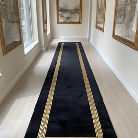 Resim Siyah Zeminli Çift Altın Bordürlü Peluş Runner Halı - 100x350 cm 