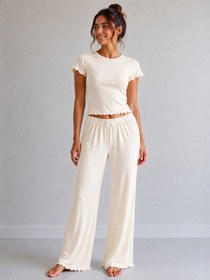 Resim Kadın %60 Bambu %40 Cotton Likralı Fırfır Detaylı Pijama Takımı İspanyol Paça Rahat Kalıp Şort + Toka 4'lü Set Ekru 