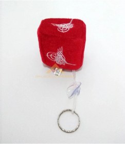 Resim 1 Adet Osmanlı Tuğra Desenli Kırmızı Renk Vantuzlu Küp Zar Ayna Süsü Küp Anahtarlık Küp Zar Peluş Dekor 6x6 Cm 1 Adet 1 Adet 