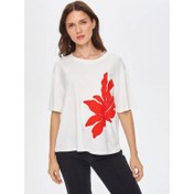Resim Faik Sönmez Çiçek Aplikeli Yuvarlak Yaka Kadın Kısa Kol T-shirt 69541 (U69541) 
