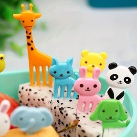 Resim 10'lu Set Sevimli Hayvan & Meyve Şeklinde Yeniden Kullanılabilir Plastik Sofra Takımı Gülümseyen Yüzlerle - Canlı Çok Renk (Pembe, Mavi, Sarı, Yeşil, Kahverengi, Siyah, Beyaz, Turuncu, Mor, İnci) - Dayanıklı ABS plastikden yapılmış çatallar, kaşıklar ve bıçaklar doğum günü partileri, Paskalya, Noel için her gün kullanım ile uygundur. Bulaşık makinesine dayanıklı ve hijyeniktir, şekerlemeler ve tema etkinlikleri ile ideal, Şeffaf Çatal,Mutfak 