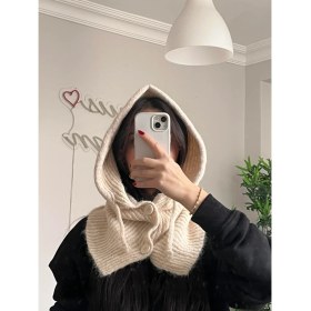 Resim Venüs Design Düğmeli Balaklava Kadın Renkli Kış Sezonu İçin Şık Tasarım 