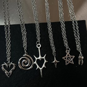 Resim 6'lı Alaşım Kolye Seti, Moda Grunge Punk Tarzı Takı, Kadınlar için Flail, Ateş, Kalp, Diş Cazibeleri ile, Sevgililer Günü, Aziz Patrick Günü ve Ay Yeni Yılı Hediyeleri için İdeal 