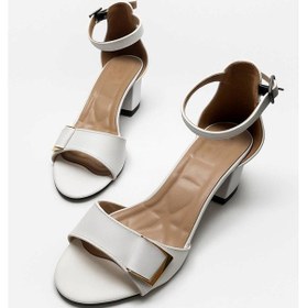 Resim Günlük Kadın Sandalet Tokalı Kalın Topuklu Bantlı Bilekten Bağlı Küt Burunlu Rahat Taban 209 Beyaz 