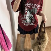 Resim Kadınlar için Y2K Retro Sokak Giyimi Grafikli Tişört - Sevimli Kedi & "Let's Get High" Slogan Baskı, Bordo Yuvarlak Yaka Günlük Tee, Makinede Yıkanabilir Her Mevsim Üstü, Şirin Tişörtler, Günlük Giysi, Düzenli Kalıp Gömlek 