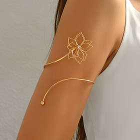 Resim Kadınlar İçin Şık Çiçek Desenli Kol Bilekliği - Altın Tonlu Delikli Çiçekli Tasarım, KC Altın Kaplama Takı, Günlük ve Parti Kullanımı için Lüks Aksesuar 