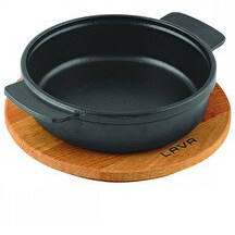 Resim Lava Döküm 17 CM Demir Yekpare Çift Kulplu Yuvarlak Güveç Kabı ve Kayın Servis Ahşabı LV ECO GV 17 K4 