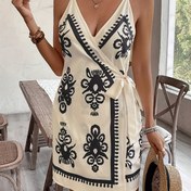 Resim 1 Adet Şık V Yaka Spagetti Askılı Mini Elbise - Tropikal Çiçek Desenli Bel Bağcıklı Detaylı, %100 Polyester A Kesim Makinede Yıkanabilir İlkbahar/Yaz Günlük ve Plaj Giyimi, Dantel Kumaşlı Çiçekli Spageti Askılı Elbise 