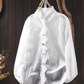 Resim Kadınlar için Bol Kesim, Renkli Düğmeli Dantel Nakkazlı Çiçek Desenli Uzun Kollu Gömlek. 